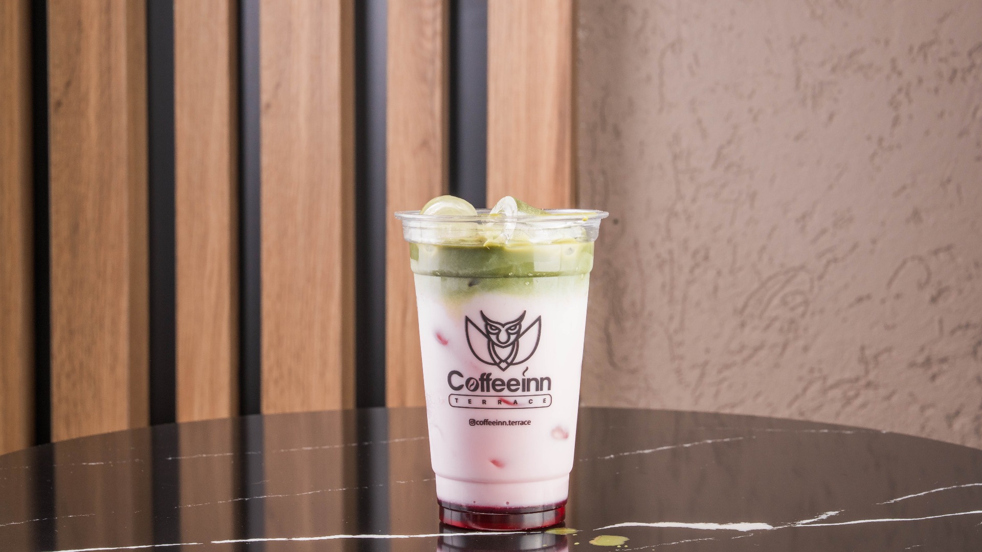 ÇİLEKLİ MATCHA LATTE