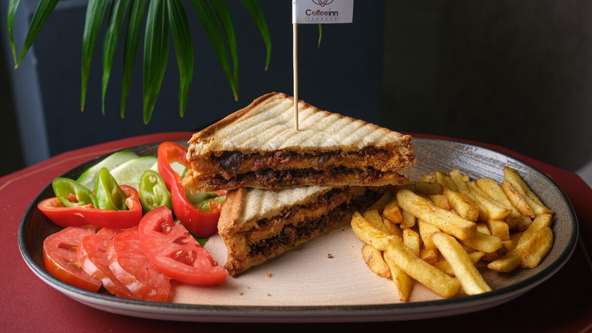 SUCUKLU TOST MENÜ