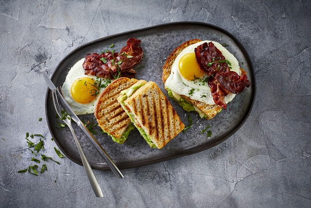 Avokadolu Tost